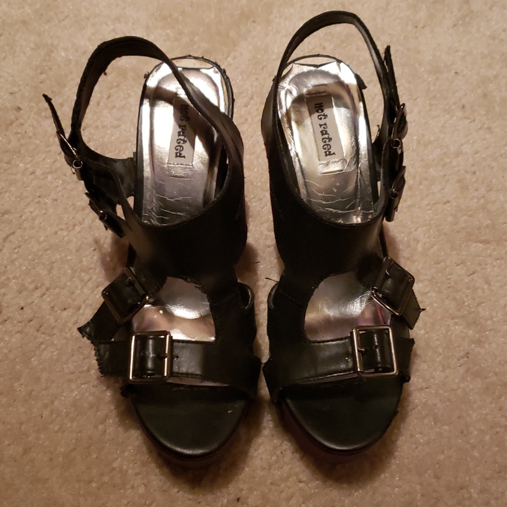 Colorblocked Wedge Heel - Picture 2 of 8
